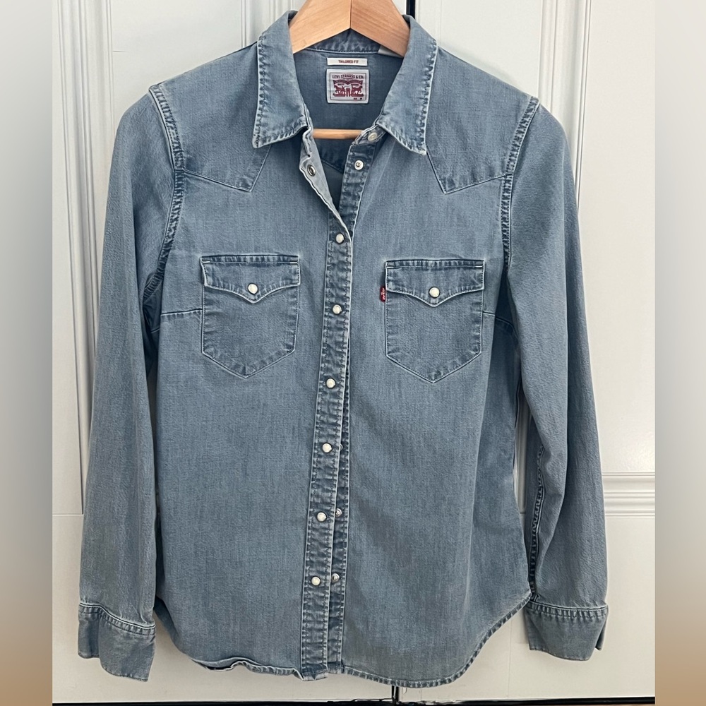 Levi's Button Down Jean Shirt Denim w/ Pearl Snaps